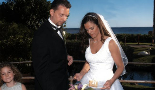 BLICK AUF DIE TORTE - POLTERHOCHZEIT JOHNSEN (08.07.05)