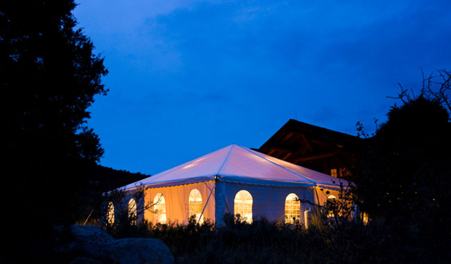 ZELT AUF GRUNDSTÜCK - HOCHZEIT McNAMARA (04.06.04)