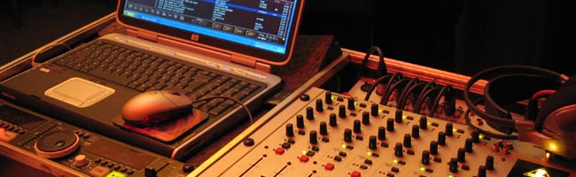 thema eins premium - Matthias Bulwahn - DJ, Moderator und Entertainer - im Club, auf Ihrer Hochzeit, w&auml;hrend ihrer Firmenpr&auml;sentation, zu ihrem Geburtstag - auch im Notfall f&uuml;r Sie da: &uuml;ber den DJ Notfall Service